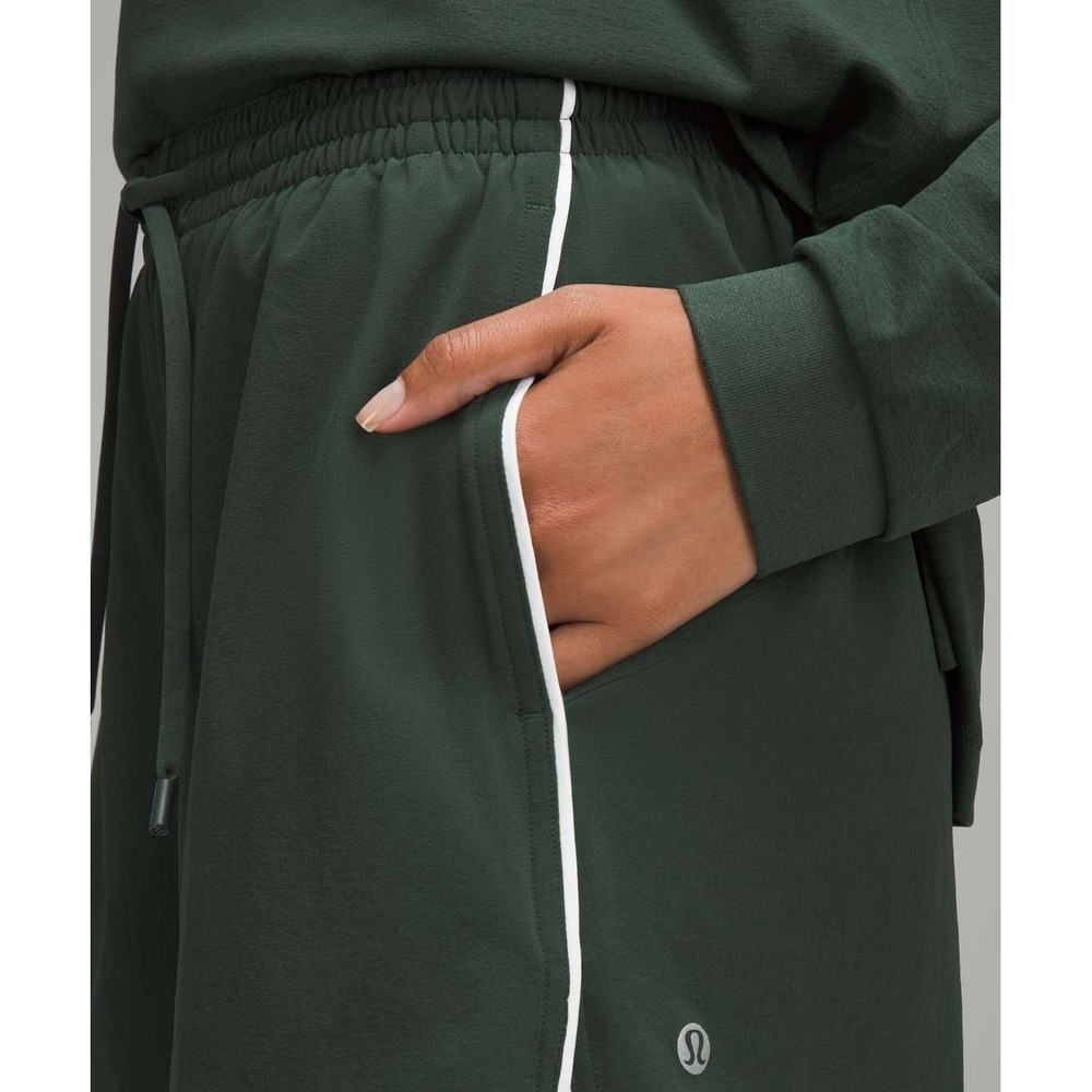 Lululemon Lightweight High-Rise Relaxed Short 3" *Long Liner Legacy Green White